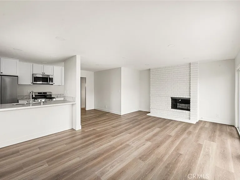 780 N Shattuck Pl — Photo 3