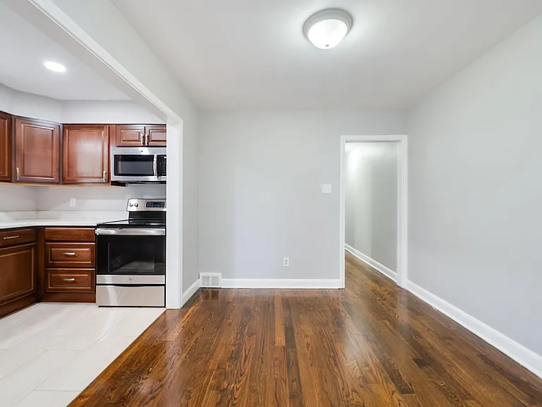 1545 Schuylkill Ave — Photo 5