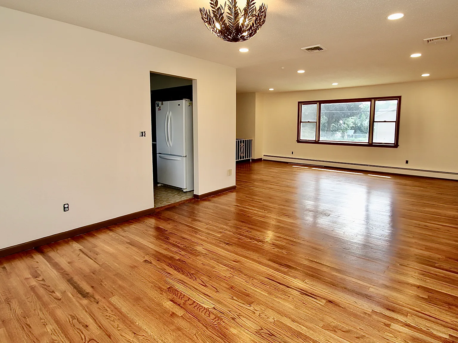 4 bed, 3.5 bath, 3000 sqft, $5,000 — Photo 3