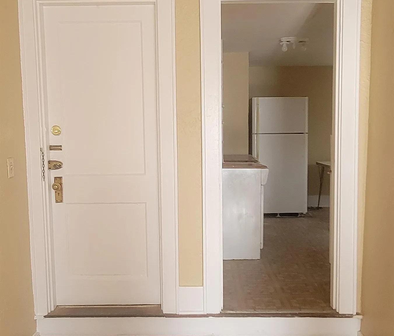 1239 Agnes Place - 4 — Photo 2
