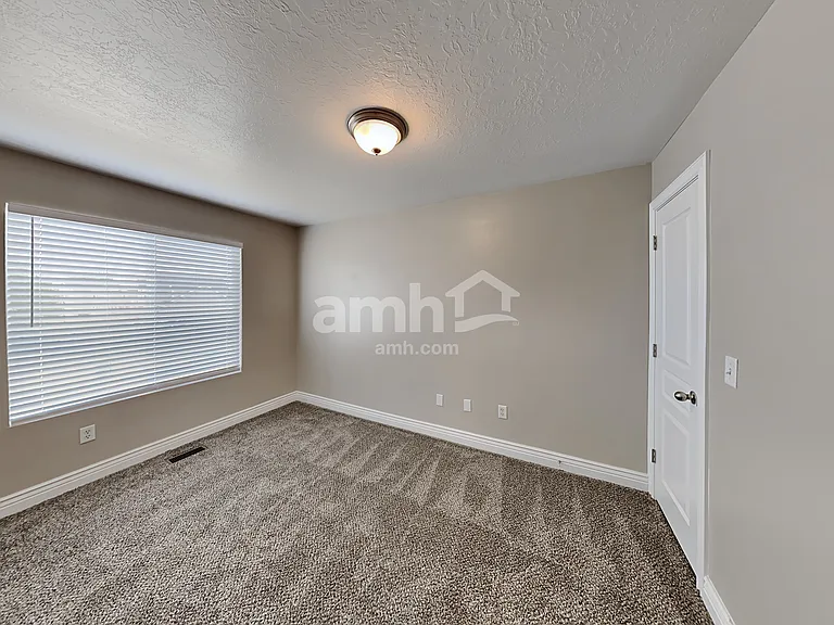 1460 S Heather Ln — Photo 14