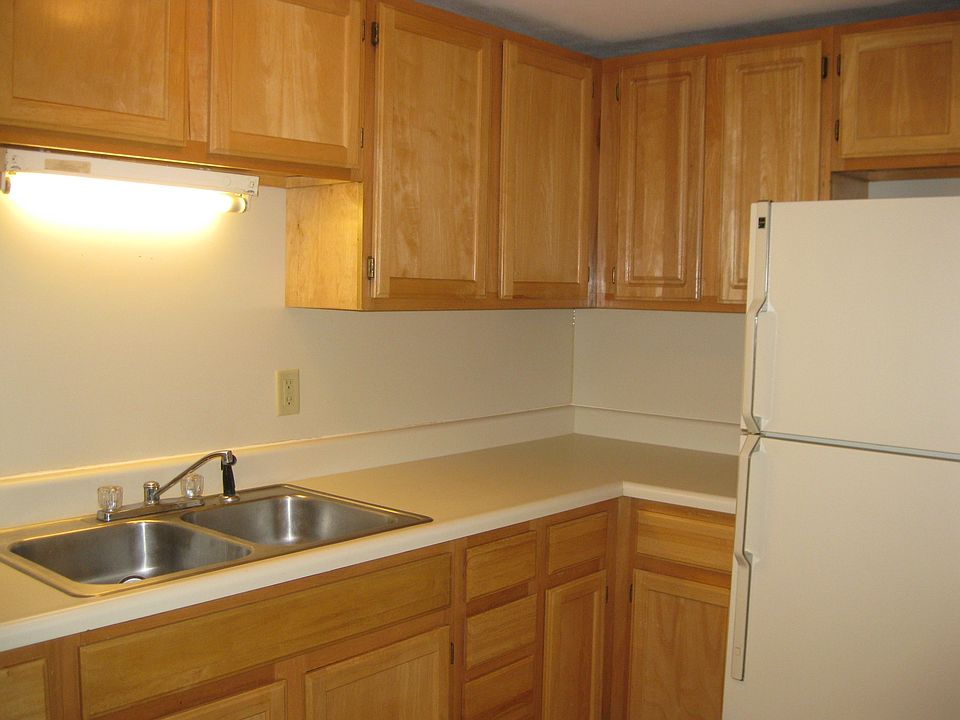 2nd image of 8 Fort St APT 3