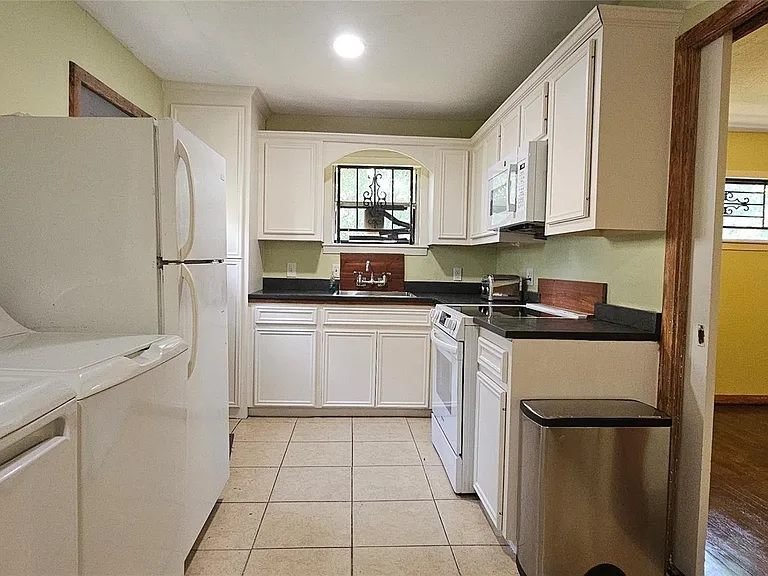3610 Dennis St — Photo 6