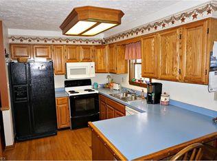 17979 Mennell Rd, Grafton, OH 44044