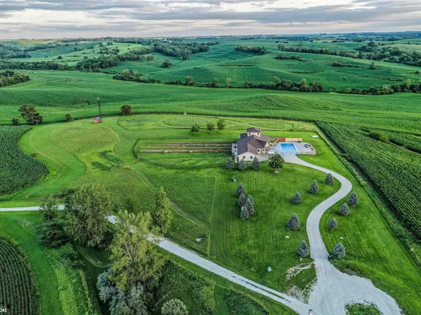 3014 Fieldcrest Dr, Missouri Valley, IA 51555