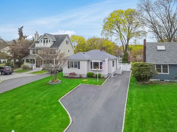 24 Seacliff Avenue, Miller Place, NY 11764