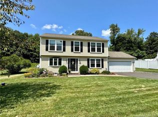 29 Nicole Dr, Naugatuck, CT 06770