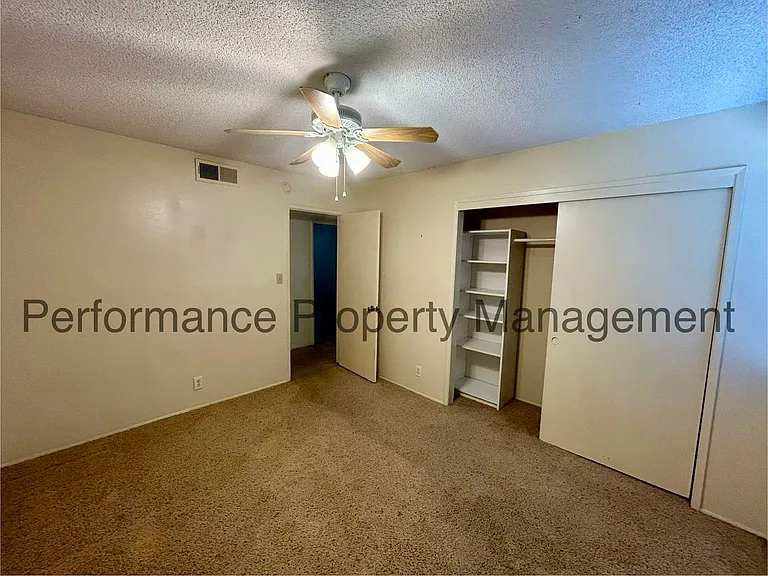 2716 Catalina Dr — Photo 11