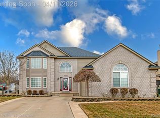 51688 Rivard Rd, New Baltimore, MI 48047