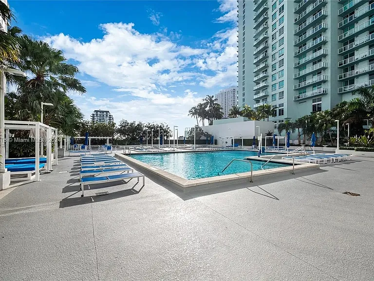 1800 N Bayshore Dr #1408 — Photo 3