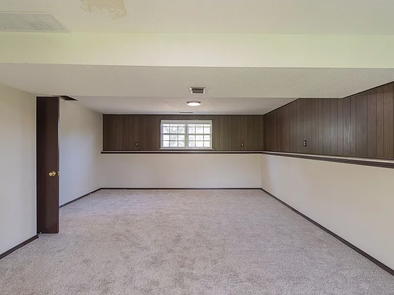 6581 S Gateway Blvd — Photo 16