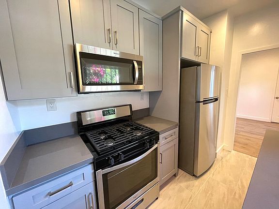 3rd image of 1309 N Formosa Ave #1315