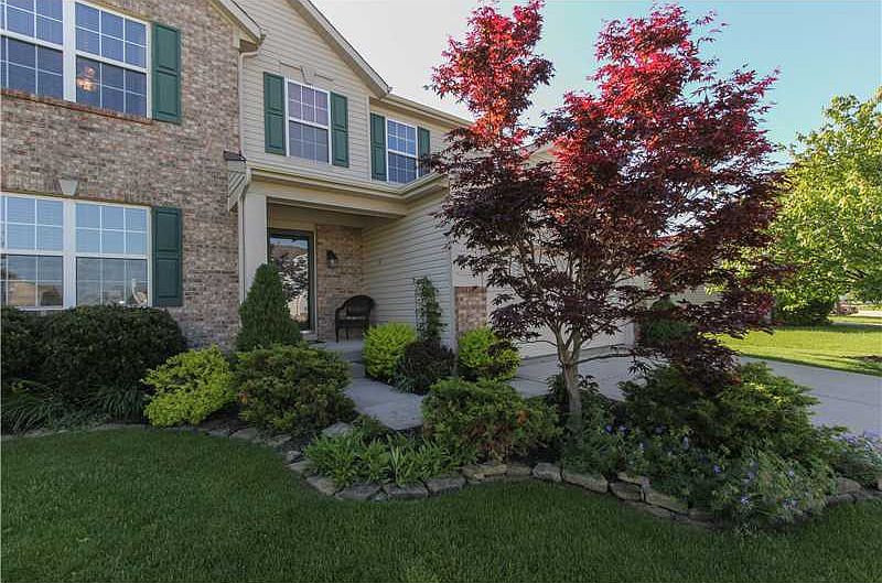 1st image of 827 Country Walk Dr