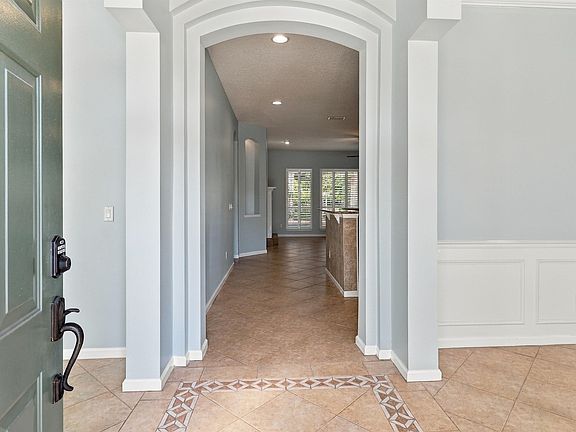 3rd image of 376 Valverde Ln