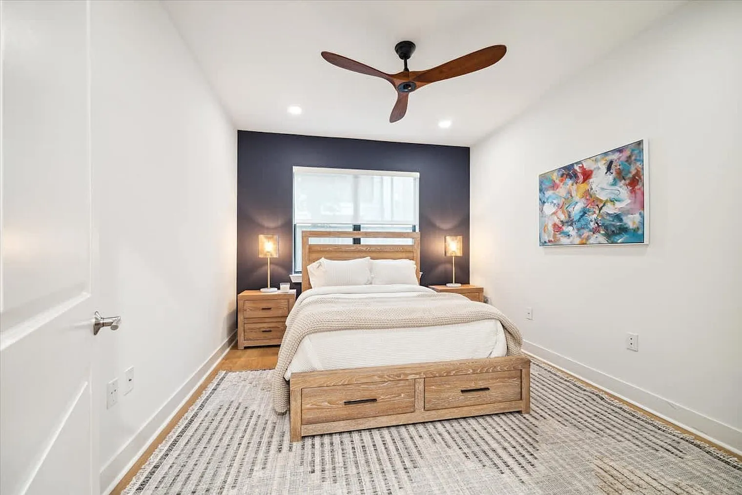 1 bed, 1.0 bath, 742 sqft, $4,140 — Photo 2