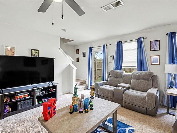 4th image of 409 Erin Ct