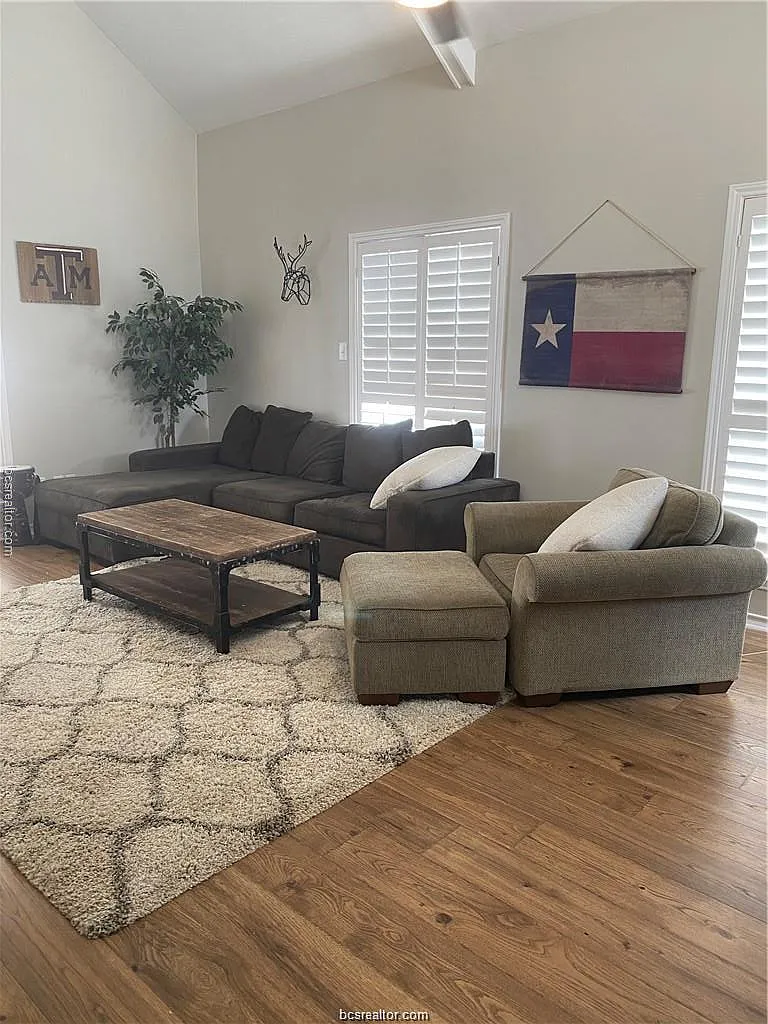 4 bed, 2.5 bath, 1308 sqft, $700 — Photo 4