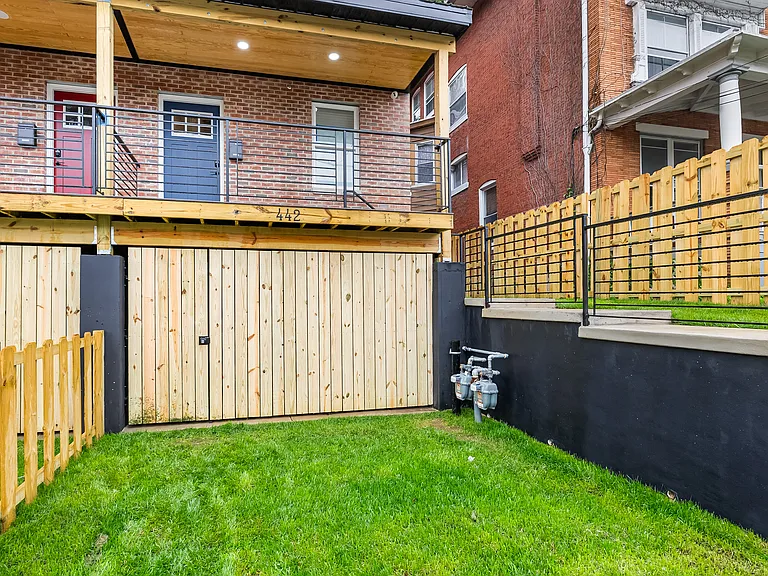 442 W Queen Ln #2 — Photo 34