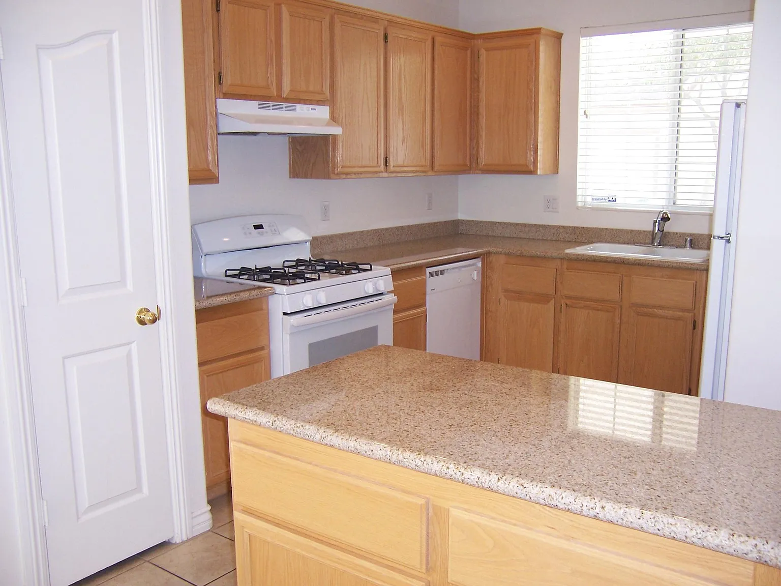 3 bed, 2.5 bath, 1508 sqft, $1,900 — Photo 3