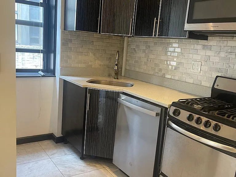328 E 78th St #20 — Photo 1