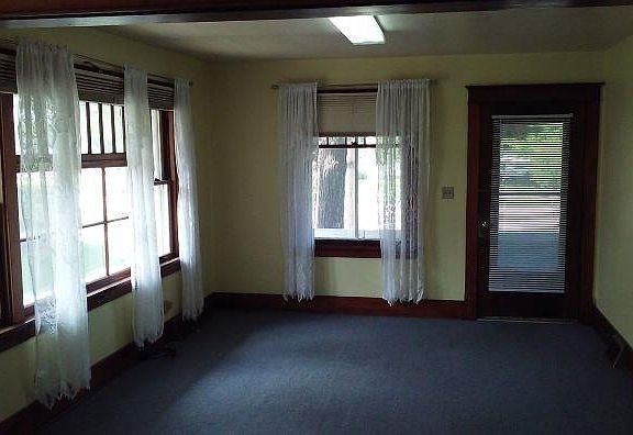 4th image of 1015 Mineral Point Ave