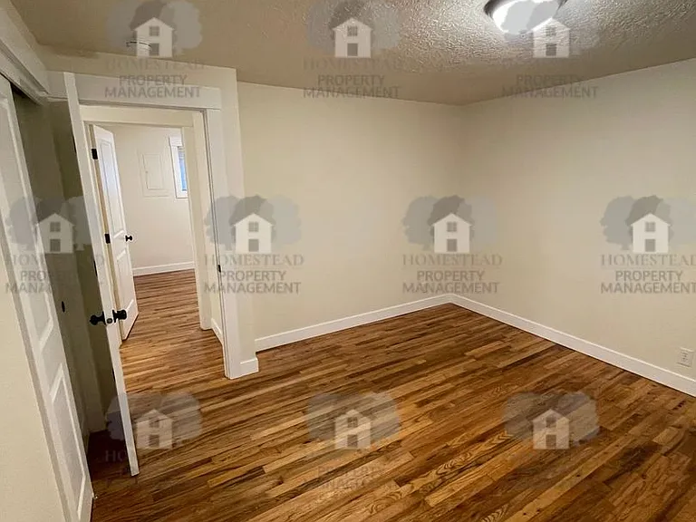 425 S 8th St — Photo 16