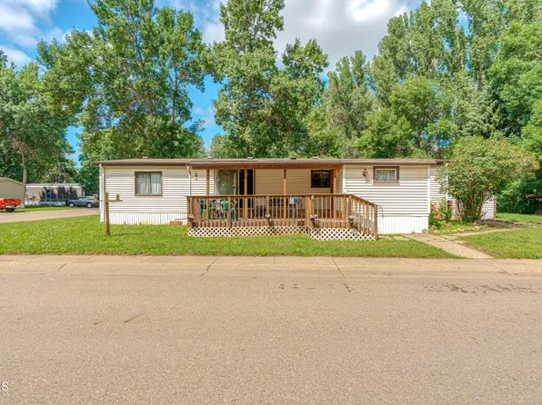 500 Stratford Dr, Bismarck, ND 58504