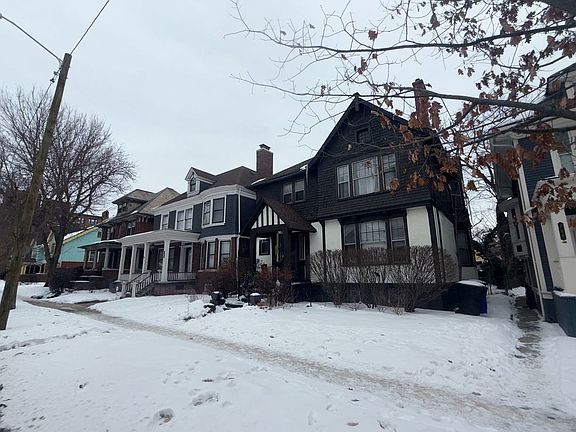3rd image of 708 Van Dyke St