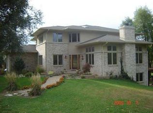 8472 Sleepy Hollow Dr, Saline, MI 48176