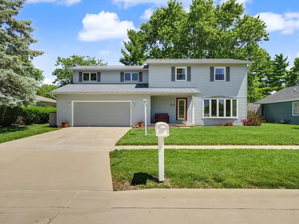 2510 Southmoor Dr, Champaign, IL 61821