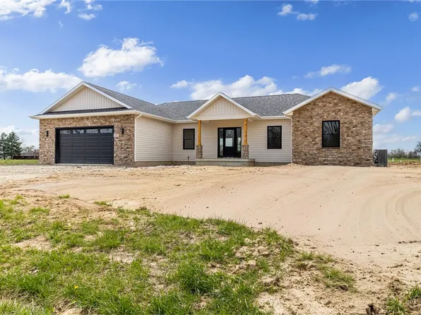 13147 N Country Club Rd, Effingham, IL 62401