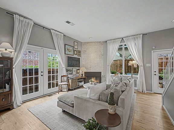 4th image of 3948 Buena Vista St Unit 106
