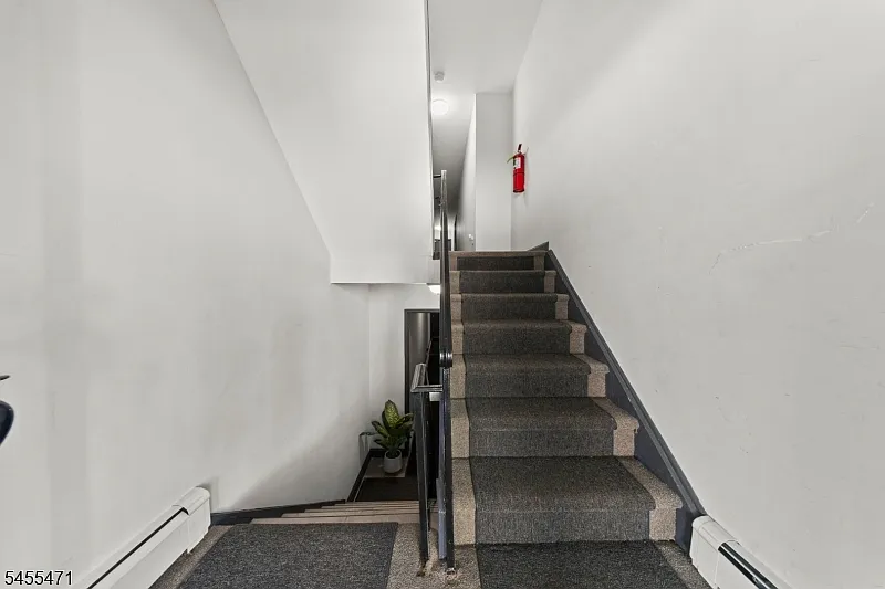 2 bed, 1.0 bath, $2,400 — Photo 2