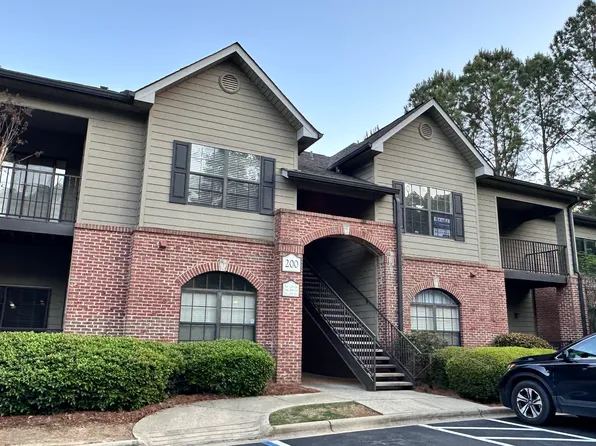 218 Sterling Oaks Dr, Birmingham, AL 35244