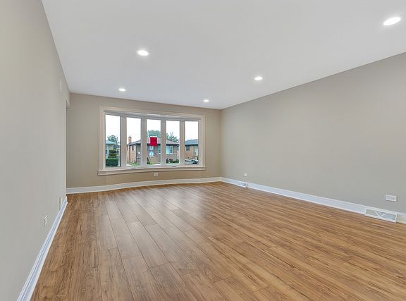 3rd image of 382 Saginaw Ave
