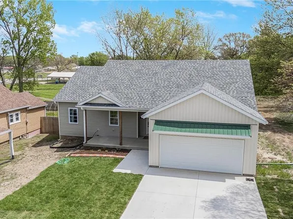 1013 S Main St, Holden, MO 64040