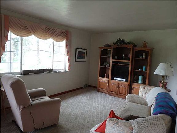 4th image of 233 Brookwood Rd