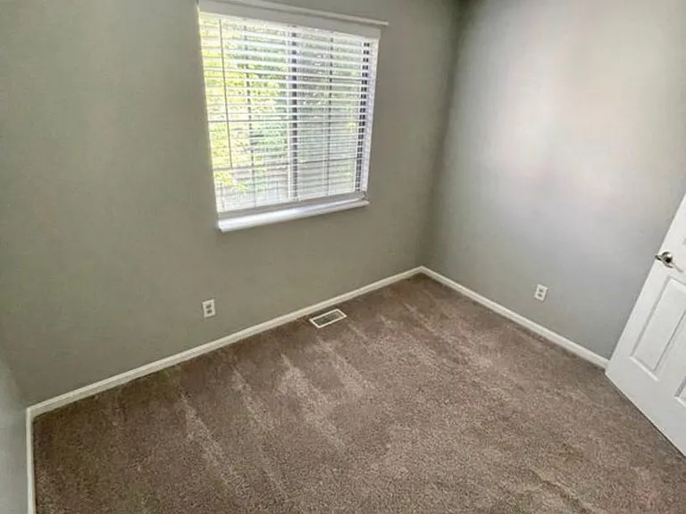 2313 Centennial Ct E — Photo 12