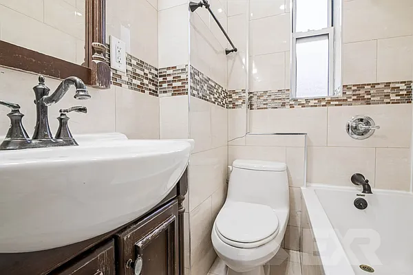 Rented by EXR | media 4