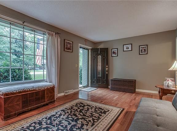 4th image of 8057 Arbor Dr