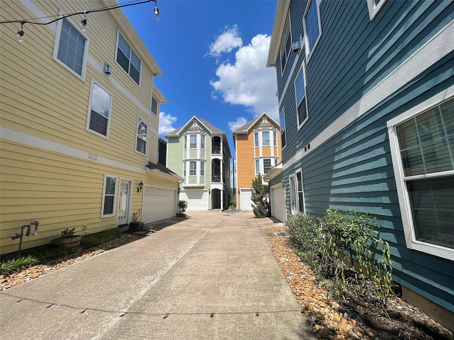 4 bed, 3.5 bath, 2491 sqft, $3,500 — Photo 3