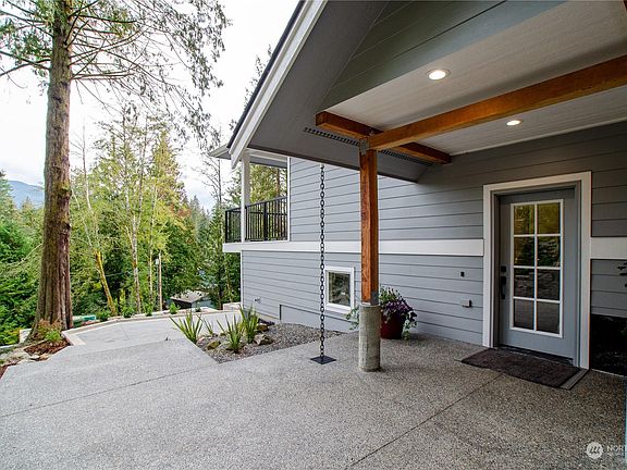 4th image of 547 Rainbow Dr
