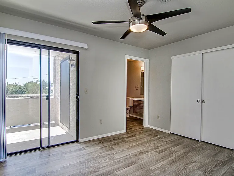 36 E Vaughn Ave — Photo 11