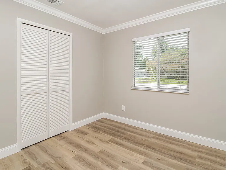 517 Sean Ct — Photo 13