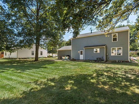3rd image of 165 Timber Ridge Dr