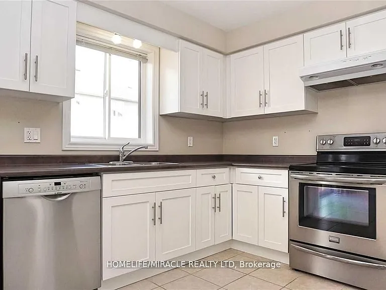 11 Sandybay Ave — Photo 7