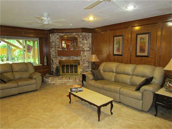 5th image of 5006 Foxdale Dr