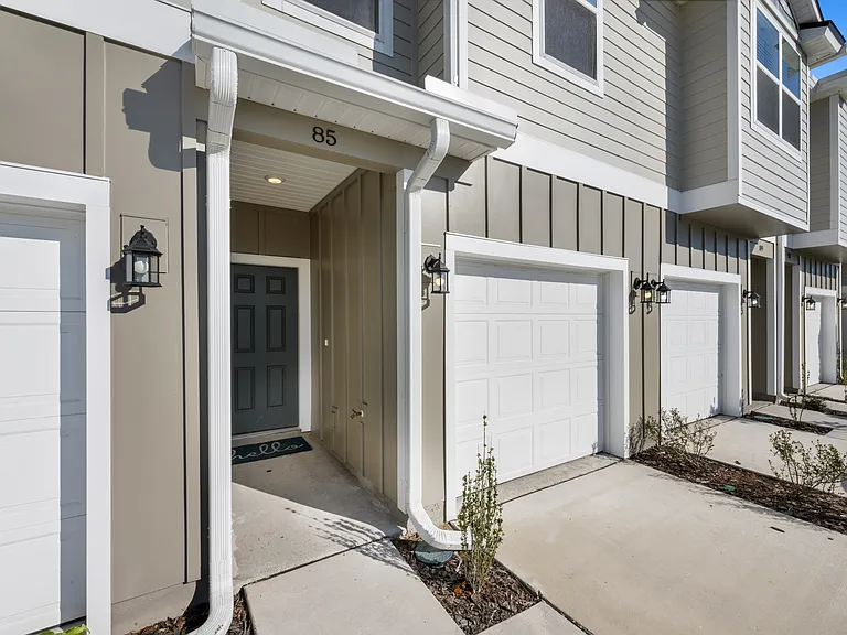 Beacon Point Townes — Photo 18