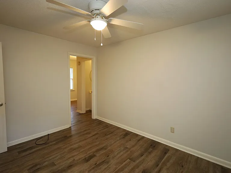 818 Stillwater Dr — Photo 13