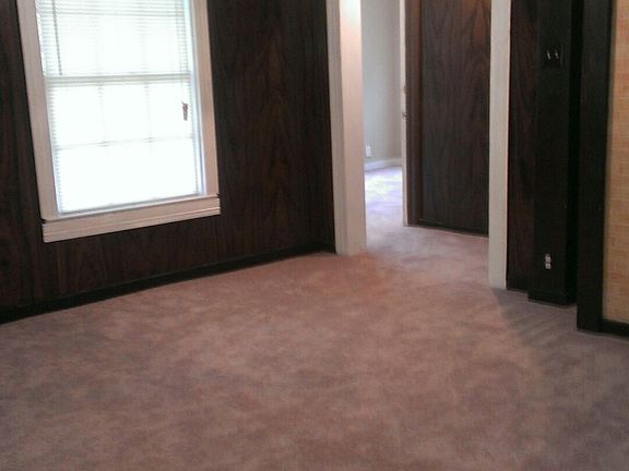4th image of 206 E 1st St